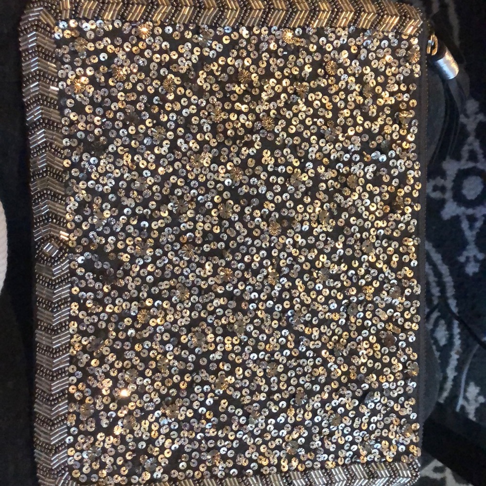 Sequin clutch
